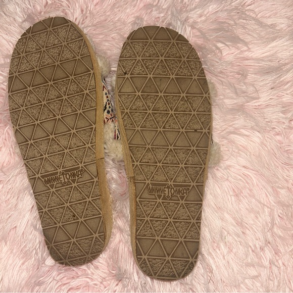Minnetonka Womens Indoor Outdoor Suede Faux Fur Slide Slip-On Slippers Shoes 8 - Picture 6 of 6